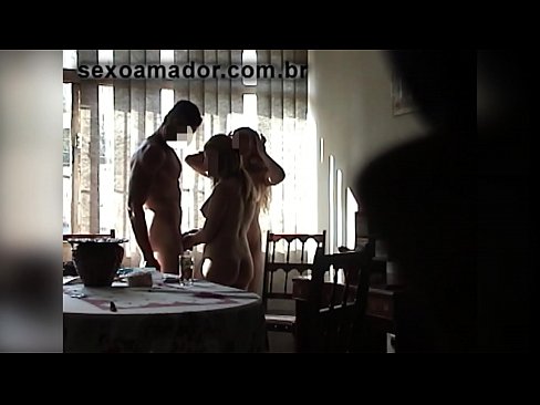 ❤️ Sexveninder inviterer en kæmpe mand og en trekant med ham ❌ Porn video at da.teencumpot.ru