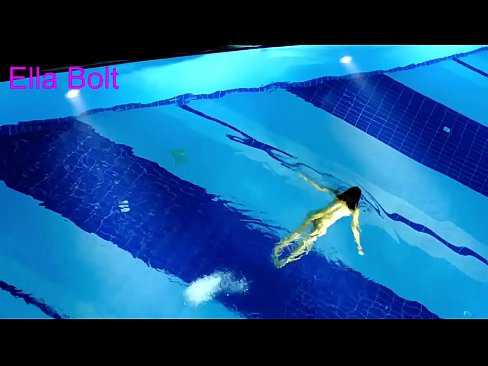 ❤️ Jeg kan ikke stoppe med at se, ung blondine fanget i at svømme nøgen i ELLA BOLT resort pool ❌ Porn video at da.teencumpot.ru