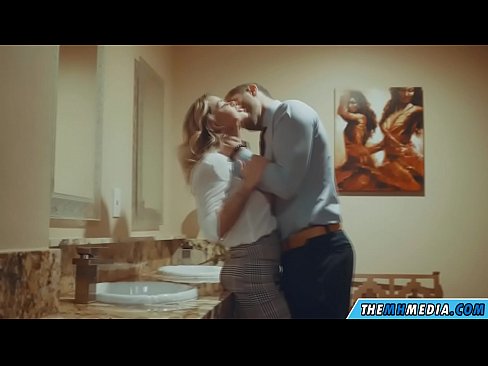 ❤️ Når en barmfagre blondine forfører dig på et offentligt toilet ❌ Porn video at da.teencumpot.ru